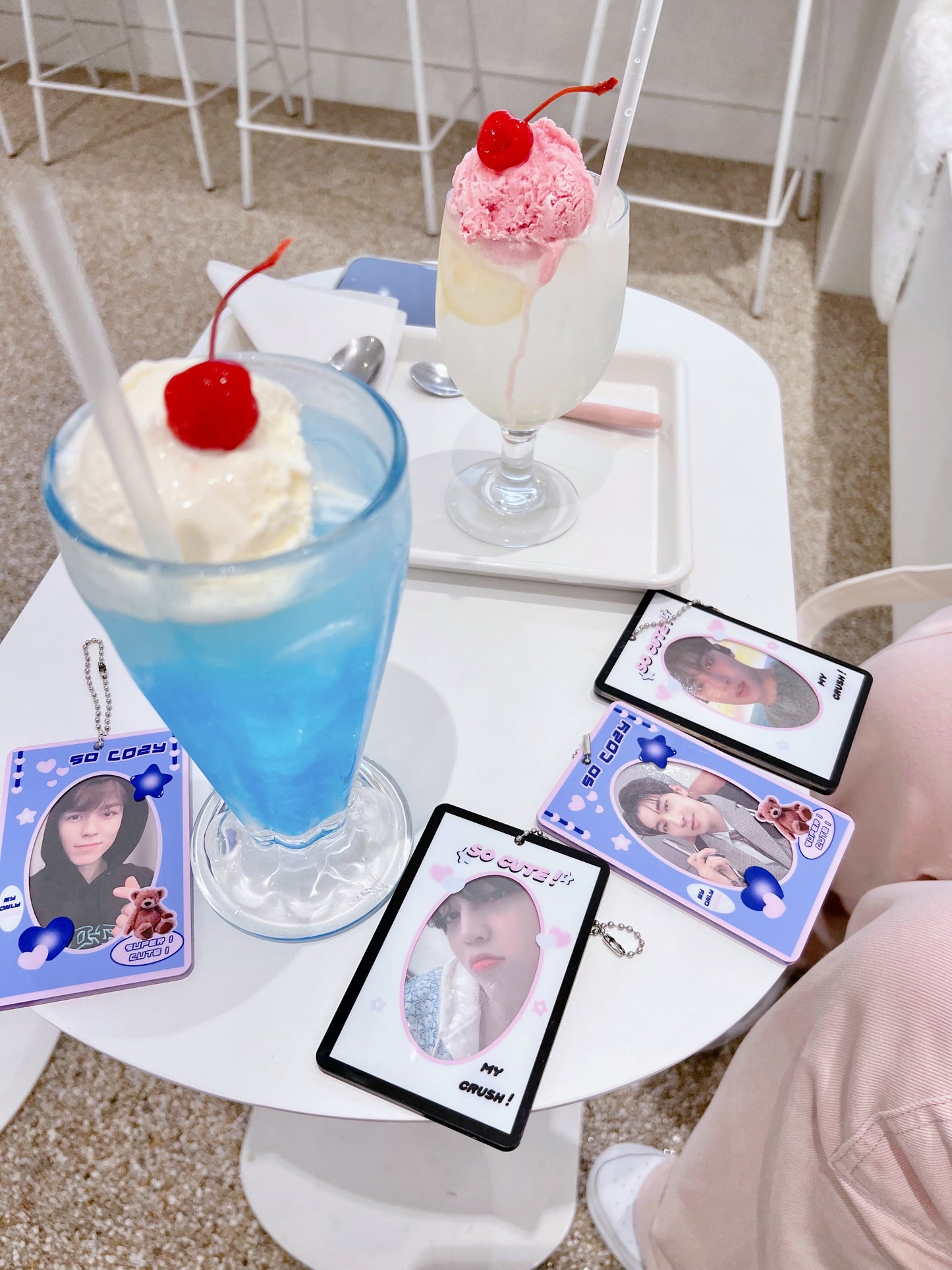 "So Cute!" Acrylic Photocard Holder Keychain